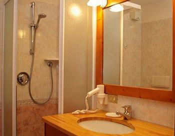 Residence Marisol Camere & Appartamenti - Mezzana Centre Εξωτερικό φωτογραφία