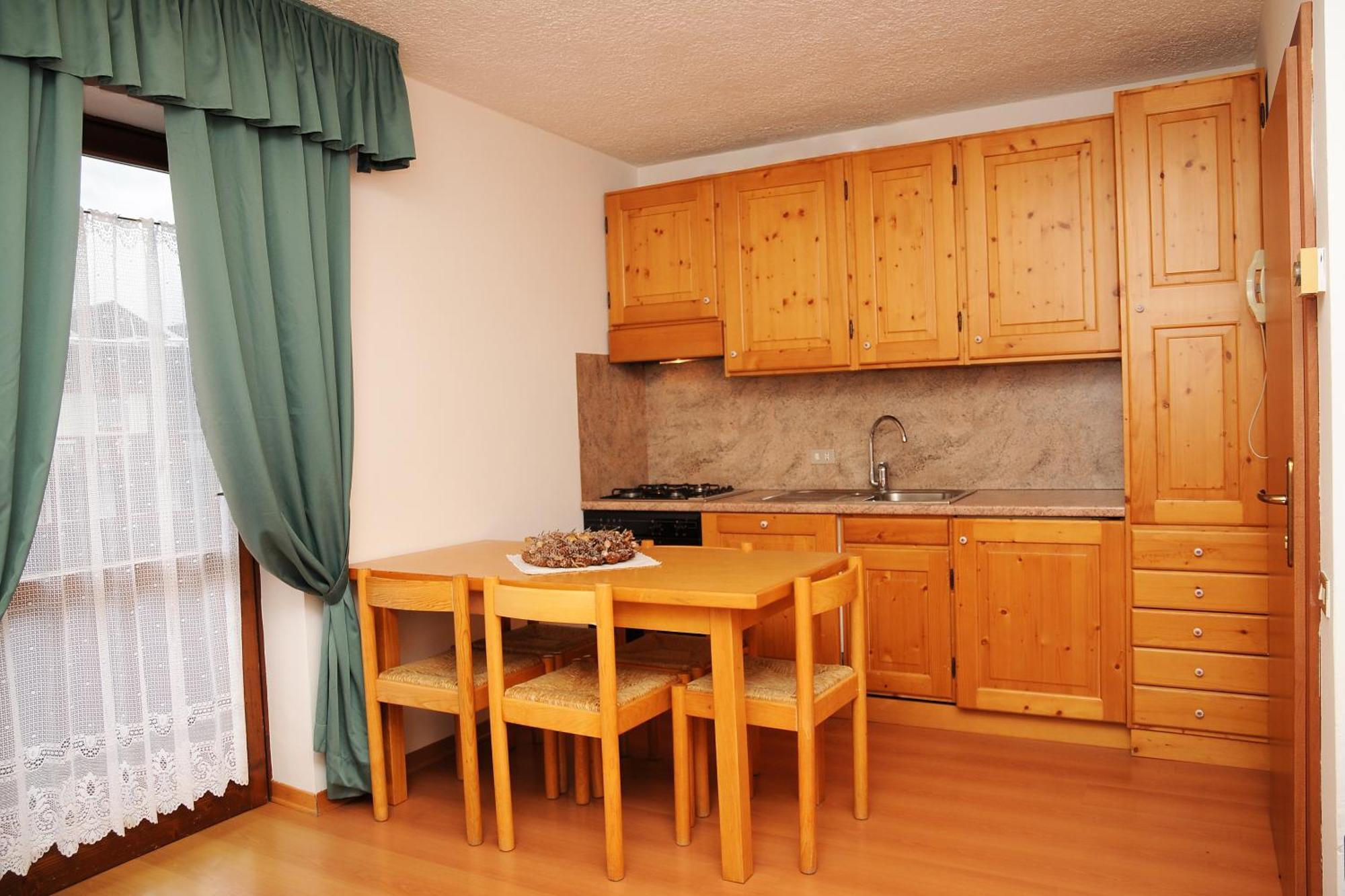 Residence Marisol Camere & Appartamenti - Mezzana Centre Εξωτερικό φωτογραφία