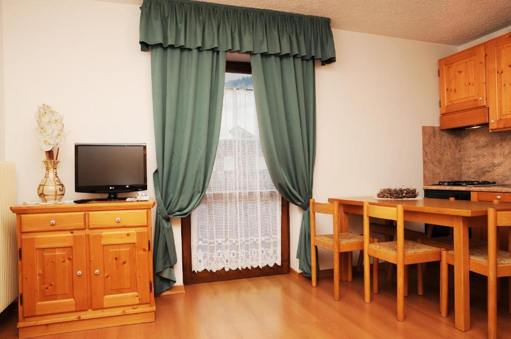 Residence Marisol Camere & Appartamenti - Mezzana Centre Δωμάτιο φωτογραφία